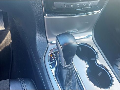 Used 2022 Jeep Grand Cherokee Laredo X image 17