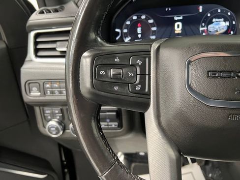 Used 2022 GMC Yukon XL Denali w/ Advanced Technology Package AWD/4WD image 27
