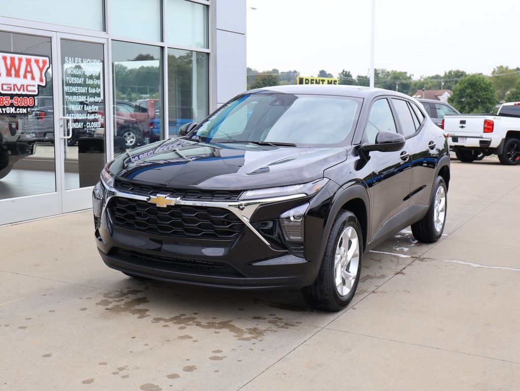 New 2026 Chevrolet Trax LS w/ LS Convenience Package FWD image 6