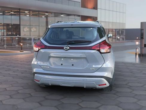 Used 2023 Nissan Kicks SR w/ SR Premium Package FWD image 9