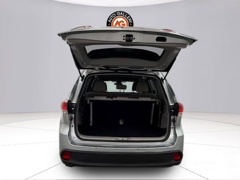 Used 2018 Toyota Highlander LE image 23