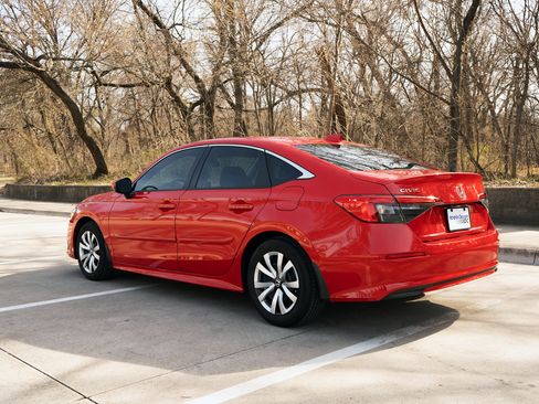Used 2023 Honda Civic LX image 7