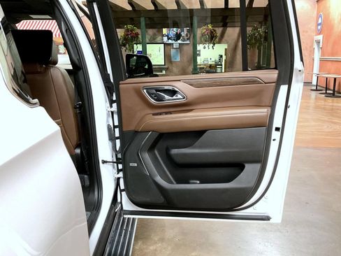 Certified 2021 Chevrolet Suburban High Country w/ Premium Package AWD/4WD image 17