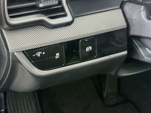 Used 2025 Kia Sportage LX FWD image 16