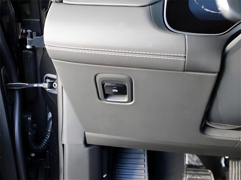 New 2025 Maserati Grecale Modena image 37