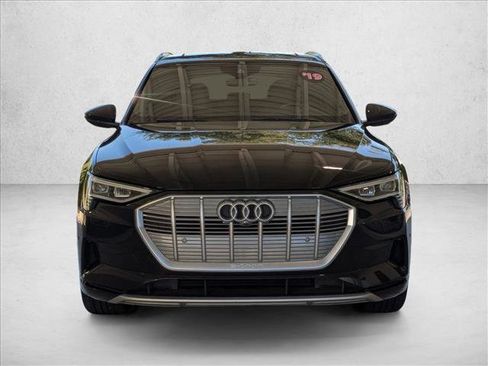 Used 2019 Audi e-tron Prestige w/ Prestige Package AWD/4WD image 2