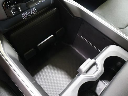 New 2026 RAM 1500 4x4 Crew Cab image 22