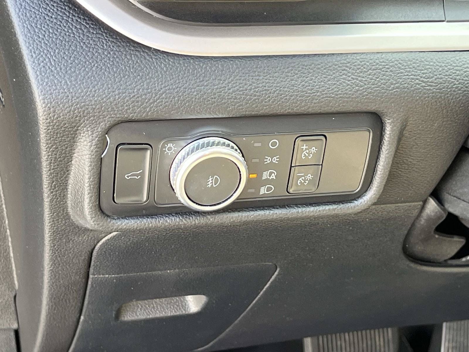 Used 2021 Ford Explorer XLT w/ Equipment Group 202A AWD/4WD image 32