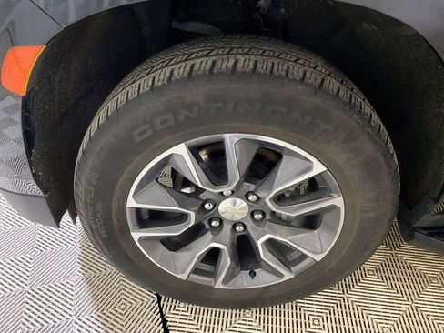 Used 2022 Chevrolet Suburban LT w/ Luxury Package image 16