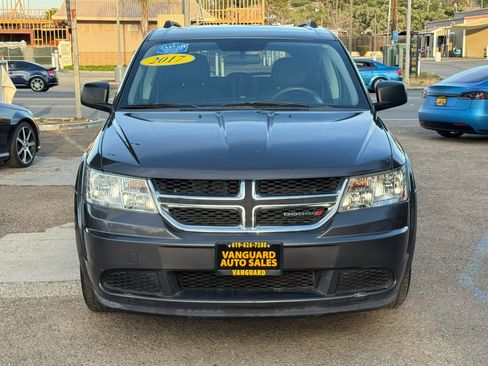 Used 2017 Dodge Journey SE FWD image 3