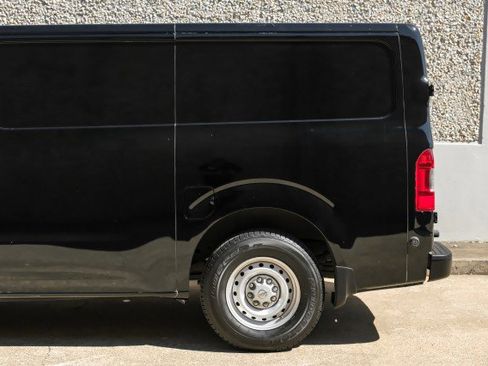 Used 2021 Nissan NV 2500 S image 22