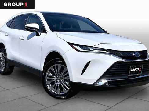 Used 2023 Toyota Venza Limited image 3