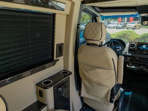 Used 2022 Mercedes-Benz Sprinter 2500 image 50