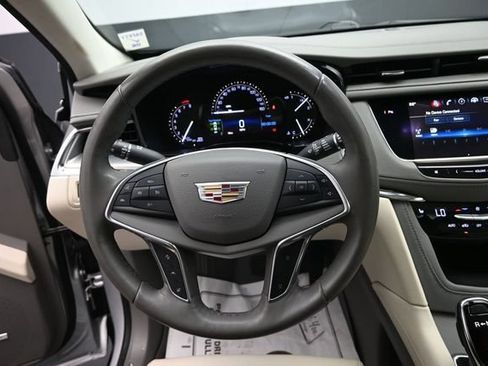 Used 2017 Cadillac XT5 Luxury w/ Driver Awareness Package AWD/4WD image 15