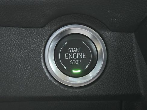 Used 2025 Chevrolet Traverse LT w/ Sun and Wheel Package FWD image 21