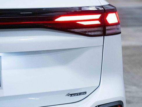 New 2026 Volkswagen Tiguan SE R-Line AWD/4WD image 5