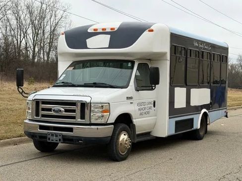 Used 2013 Ford E-350 and Econoline 350 Super Duty w/ Shuttle Bus Prep Pkg RWD image 4