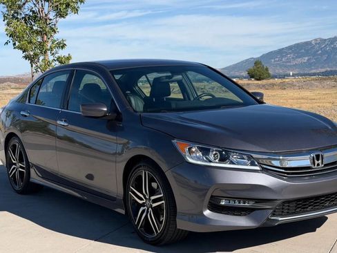 Used 2017 Honda Accord Sport image 3