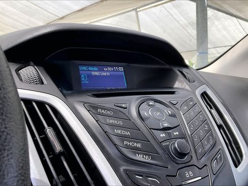Used 2014 Ford Focus SE FWD image 32