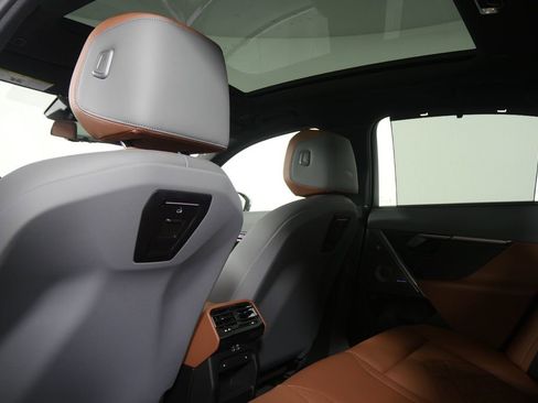 Used 2025 BMW i5 xDrive40 w/ Executive Package image 19