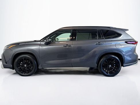 Used 2025 Toyota Highlander XSE AWD/4WD image 8
