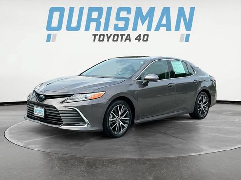 Used 2023 Toyota Camry XLE FWD image 3