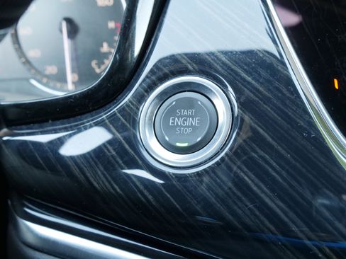 Used 2025 Cadillac XT6 Premium Luxury image 24