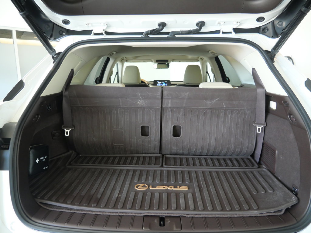 Used 2018 Lexus RX 350L AWD w/ Premium Package image 31