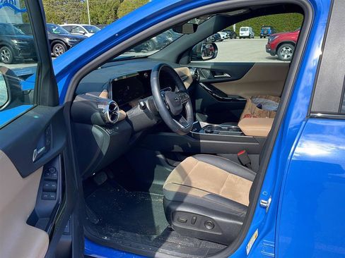 Used 2025 Chevrolet Equinox ACTIV w/ Safety and Technology Package FWD image 3