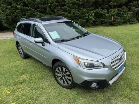 Used 2015 Subaru Outback 2.5i Limited image 2