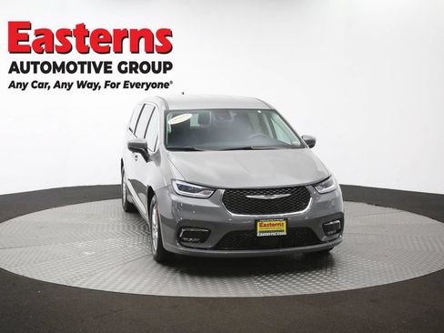 Used 2023 Chrysler Pacifica Touring-L FWD image 51