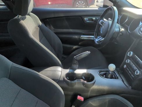 Used 2016 Ford Mustang Coupe RWD image 2