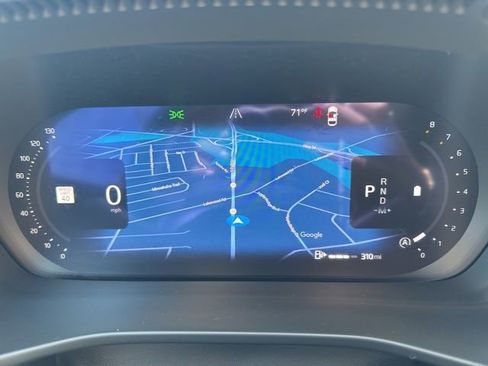 Certified 2025 Volvo XC40 B5 Plus AWD/4WD image 21