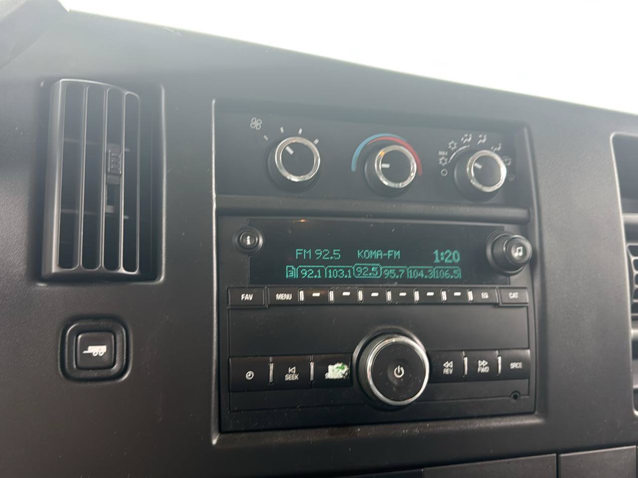 Used 2017 Chevrolet Express 2500 RWD image 15