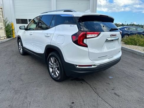 Used 2022 GMC Terrain SLT w/ Tech Package AWD/4WD image 3