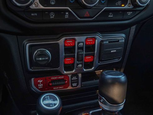 Used 2023 Jeep Gladiator Rubicon w/ LED Lighting Group image 21