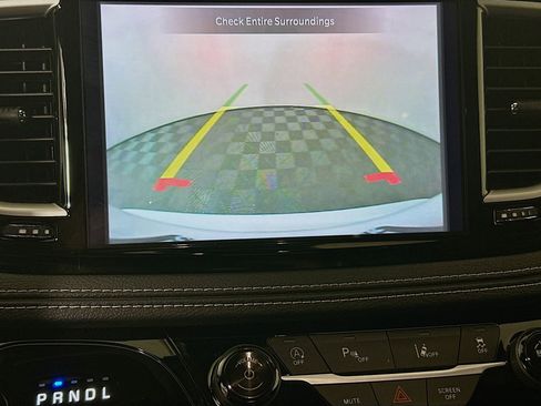 Used 2025 Chrysler Pacifica Select FWD image 25