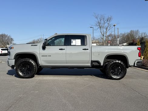 Used 2024 Chevrolet Silverado 2500 LTZ w/ LTZ Plus Package image 7