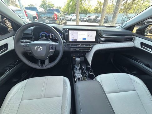 Used 2025 Toyota Camry XLE w/ Premium Plus Package image 21