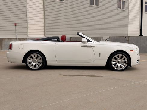 Used 2017 Rolls-Royce Dawn RWD image 3