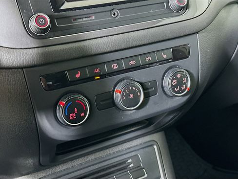 Used 2016 Volkswagen Tiguan S image 22