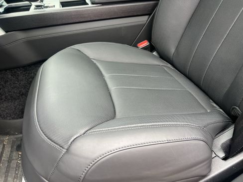 Used 2025 Land Rover Range Rover SE AWD/4WD image 18