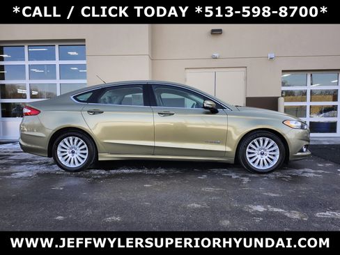 Used 2013 Ford Fusion SE image 2