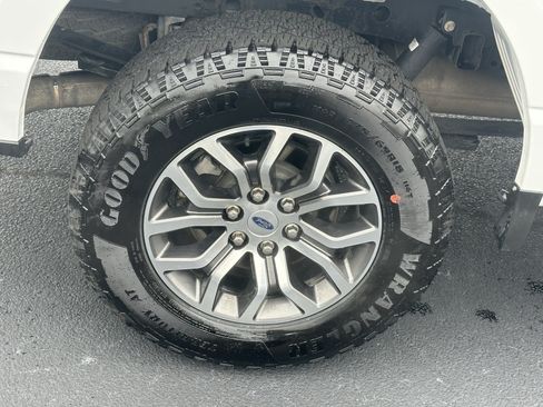 Used 2021 Ford F150 Lariat w/ Equipment Group 501A Mid AWD/4WD image 17