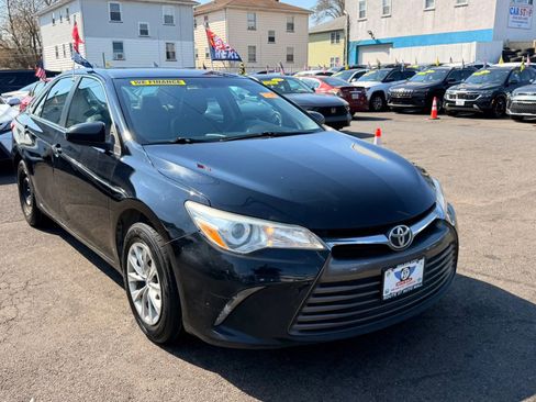 Used 2016 Toyota Camry LE image 2