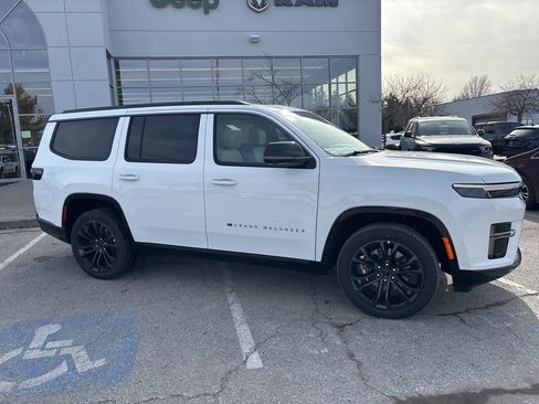 New 2026 Jeep Grand Wagoneer Summit AWD/4WD image 39