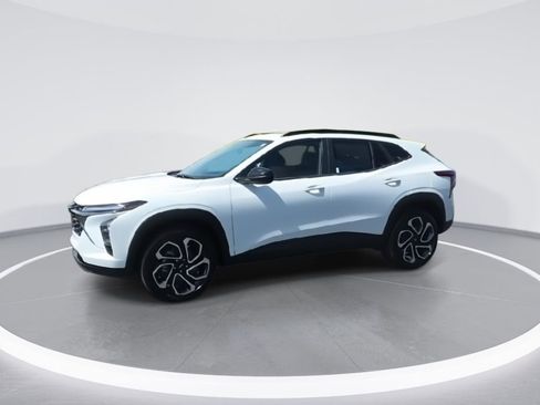 New 2026 Chevrolet Trax RS w/ Sunroof Package FWD image 4