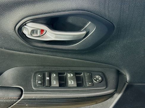 Used 2016 Jeep Cherokee 75th Anniversary image 21