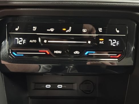 Certified 2025 Volkswagen Taos SEL AWD/4WD image 27