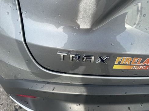 Used 2025 Chevrolet Trax LT w/ LT Convenience Package image 12